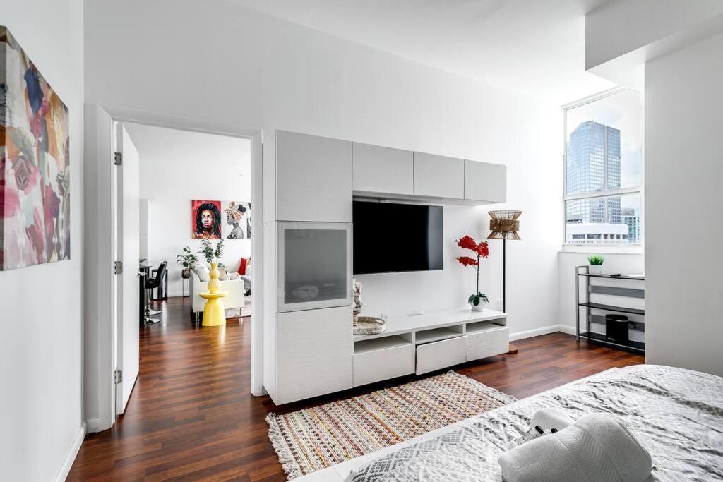 Apartment Stylish 2br Apt In Downtown City View 3208